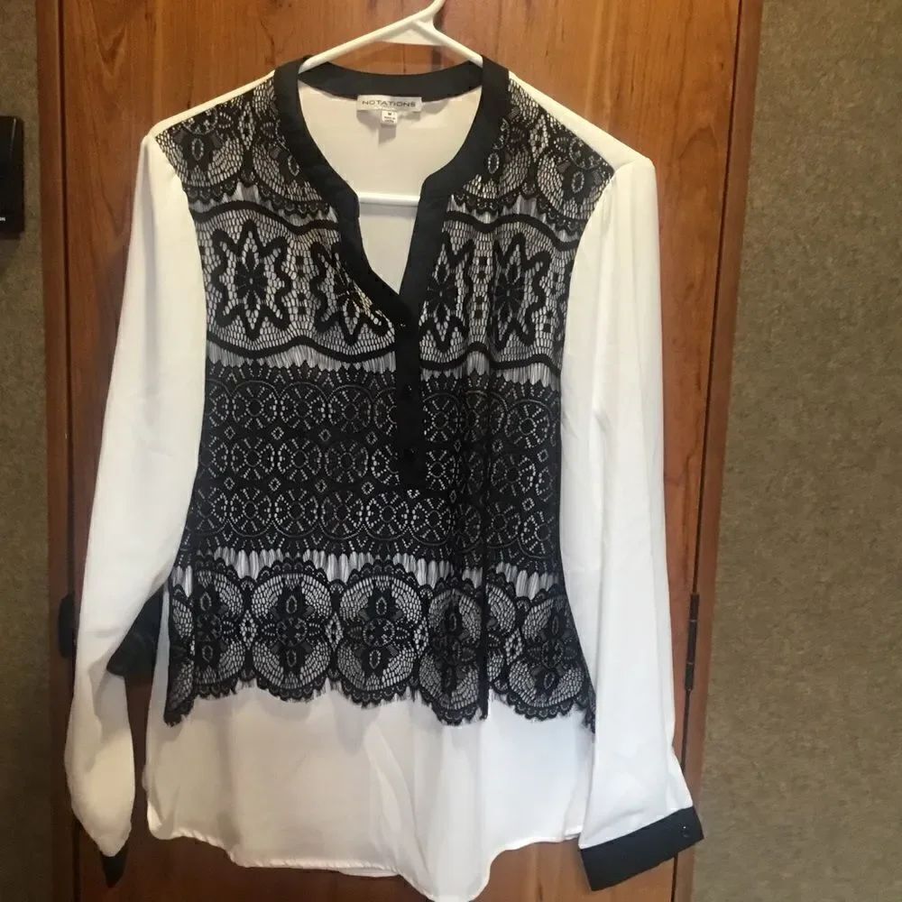 NWOT. Notations Brand Women’s Size M Blouse, White with Black Crochet